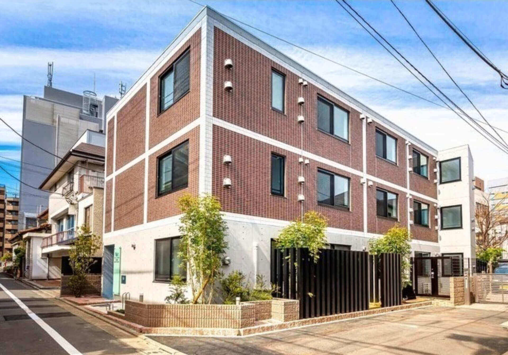 Eine Immobilie des Crane Portfolios in Tokyo von außen.